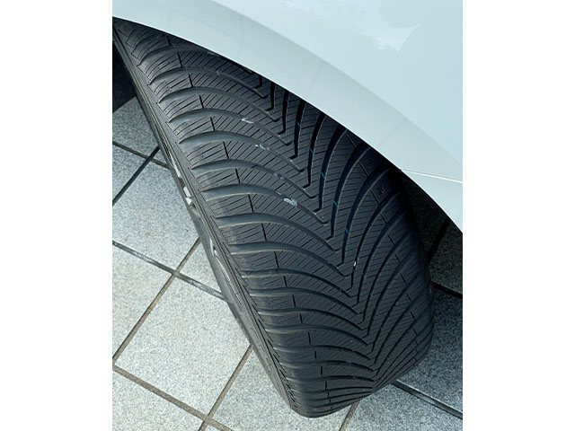 注目ショップ 215 55R17 17インチ 4本 ソルウス 4S HA32 オールシーズンタイヤ クムホ KUMHO SOLUS